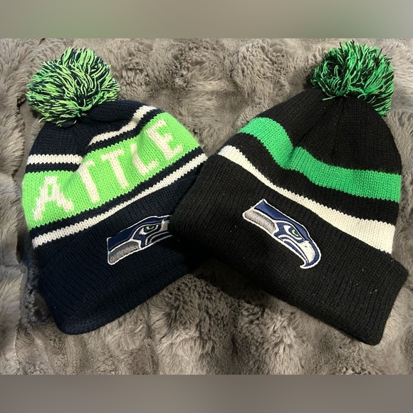 Other - Seattle Seahawks Pom Beanie Set - Green and Black